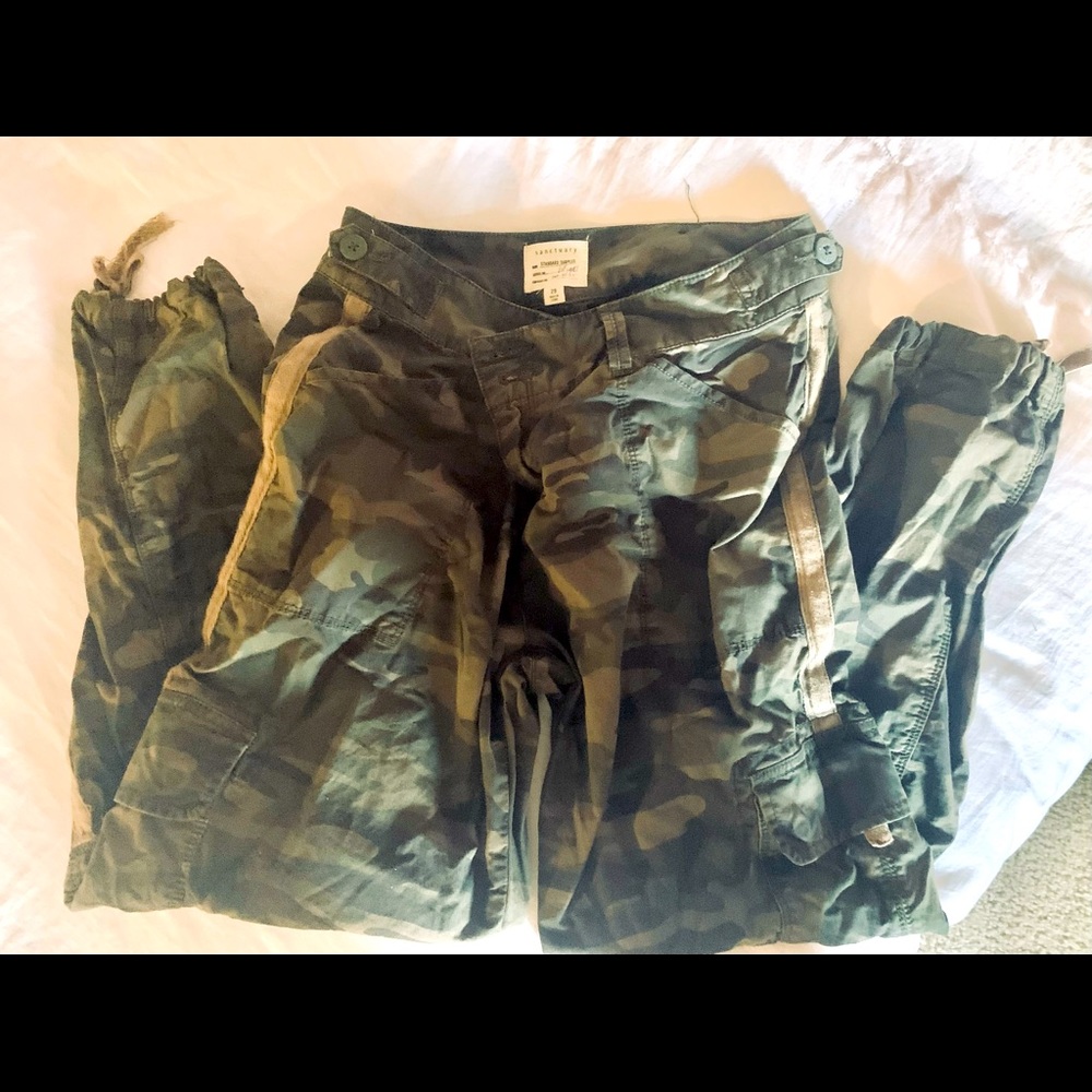 Sanctuary cargo cammo pants !  Size 29